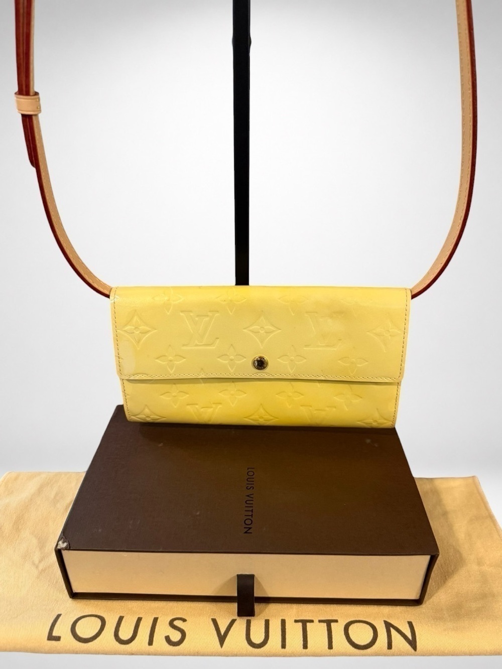 Louis Vuitton Authentic LV Monogram Vernis Sarah Wallet Yellow Crossbody